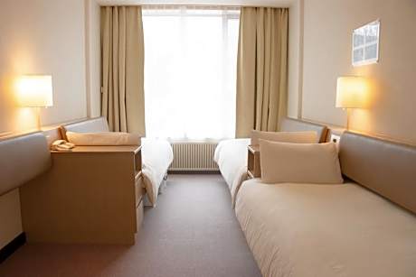 Three-Bedroom - Non-Smoking (West Building)