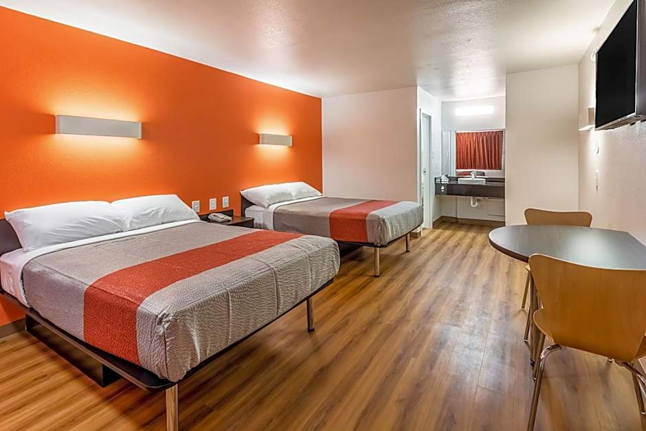 Motel 6-Arlington, TX - UTA