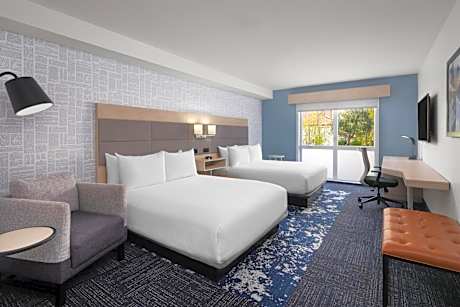 Queen Room with Two Queen Beds and Bath Tub - Mobility Accessible