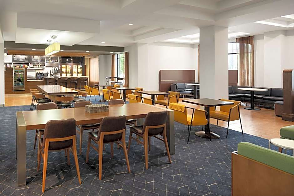 Courtyard by Marriott Louisville Airport