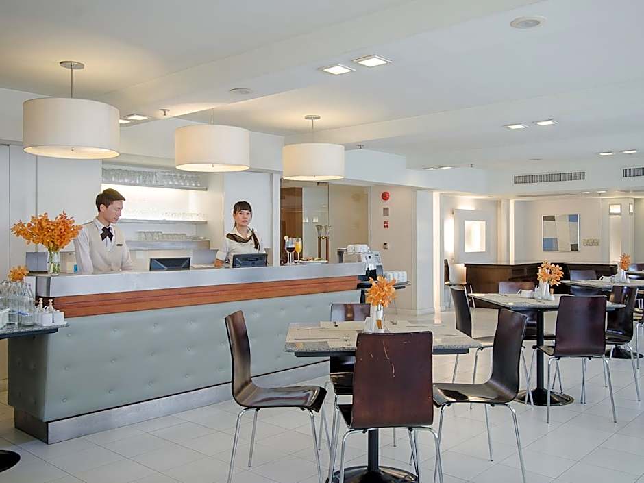 AT EASE saladaeng by AETAS