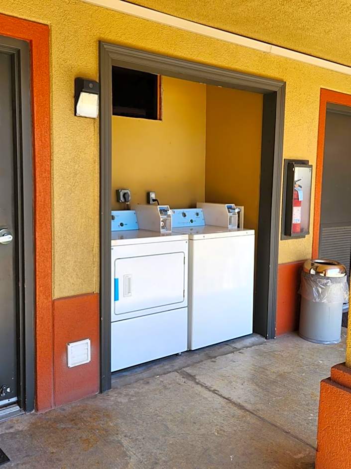 Scottish Inn and Suites Beaumont