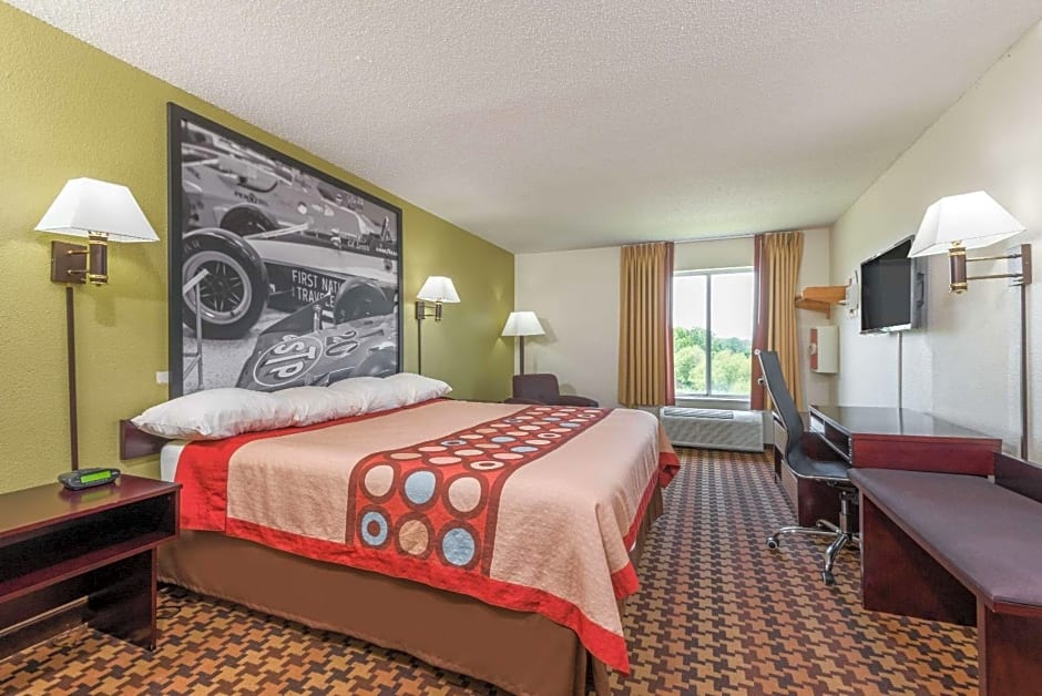 Super 8 by Wyndham Cloverdale IN