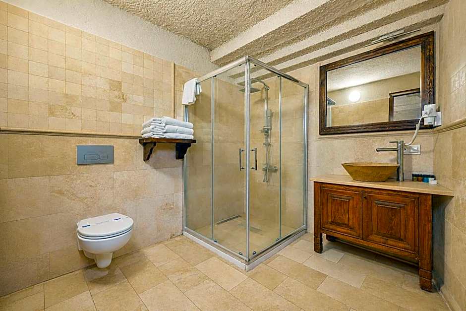 Castle Cave Hotel