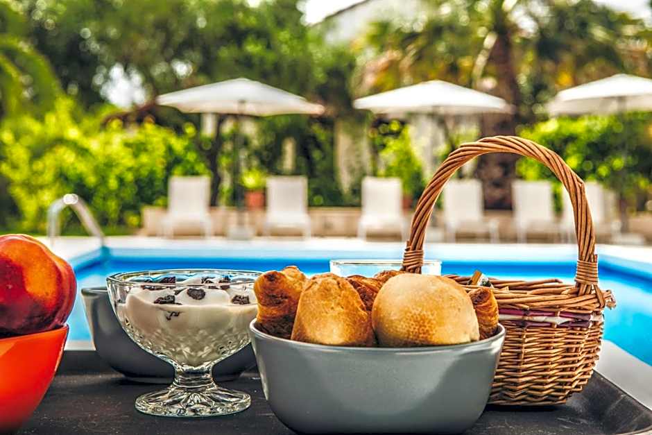 The Palm Garden - Idyllic Pool Apartments in a Green Oasis