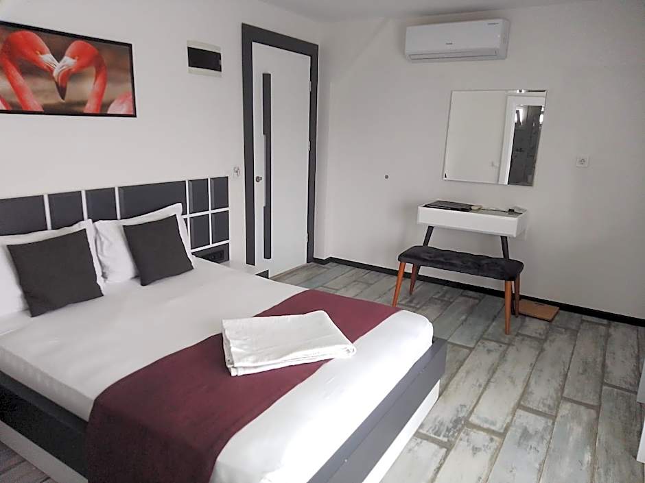 WB WEEKEND HOTEL AND SUITES