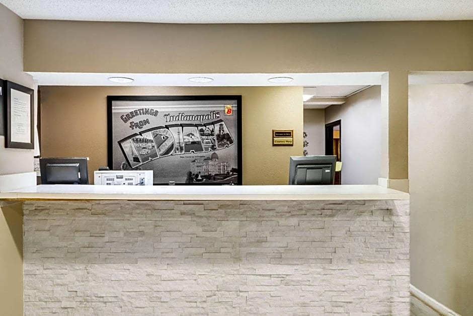Super 8 by Wyndham Indianapolis/NE/Castleton Area