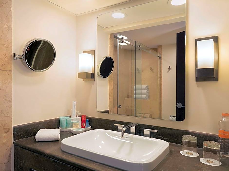 MS Milenium Monterrey, Curio Collection by Hilton