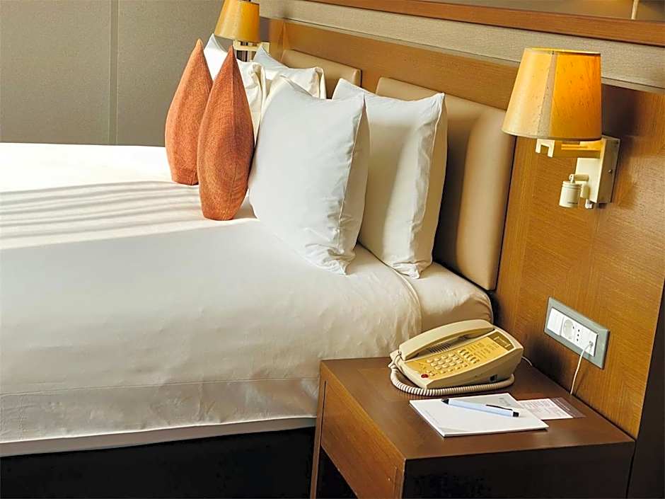 Parkside Hotel & Apartments