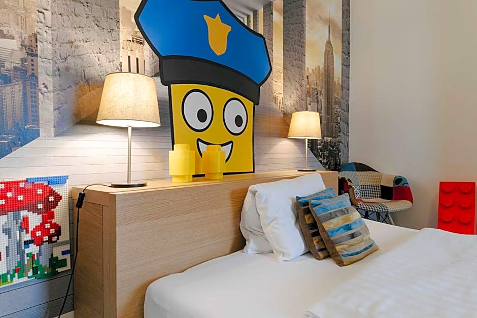 Hotel a Museum of Bricks