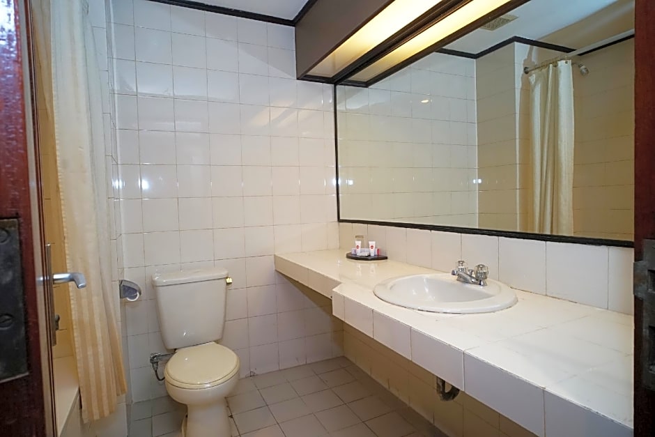 OYO 1735 Adika Bahtera Hotel