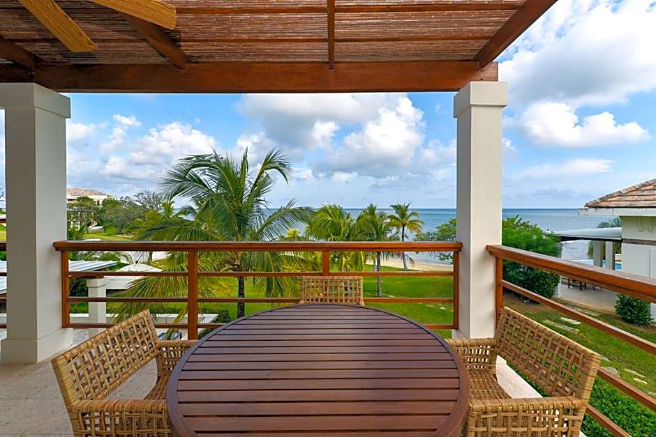 Las Verandas Hotel & Villas