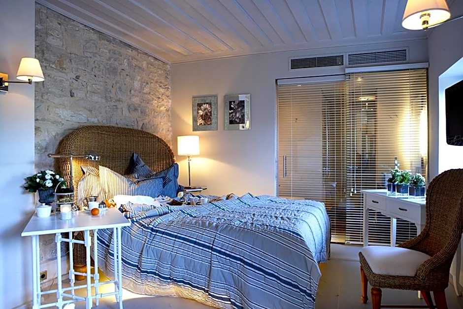 Photo 1 of 7 of Junior Suite, Garden View, Tower