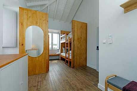 Quadruple Room with Private Bathroom