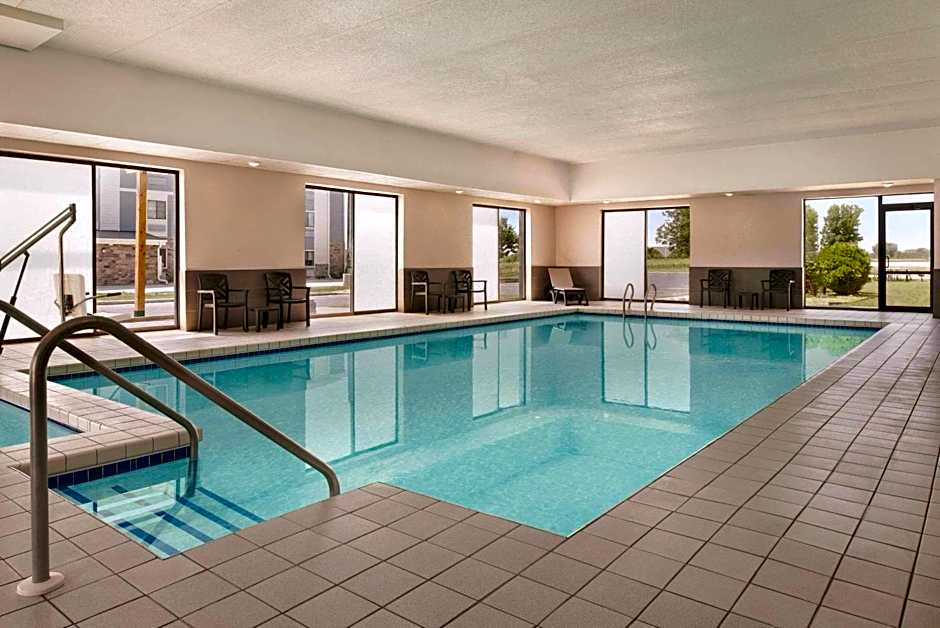 Country Inn & Suites by Radisson, Mt. Pleasant-Racine West, WI