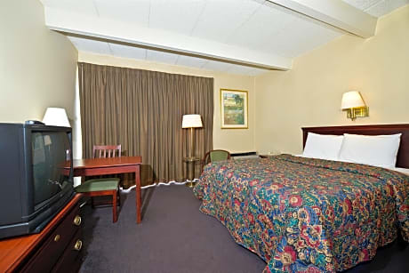 1 King Bed Jacuzzi Smoking