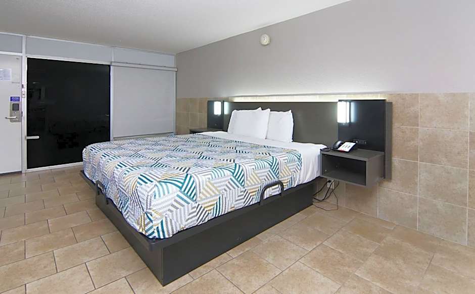 Motel 6 Mesquite, TX Town East