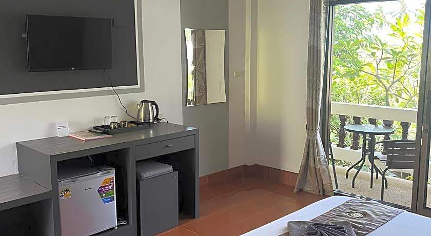 Tropical Palm Resort.