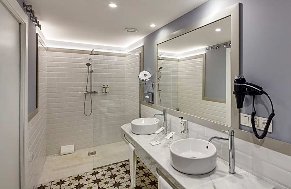 Sercotel Granada Suites