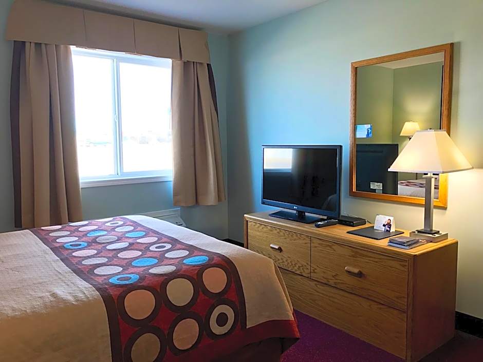 Super 8 by Wyndham Kindersley