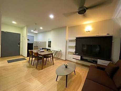 Pool Access 2 Bedrooms Apartment