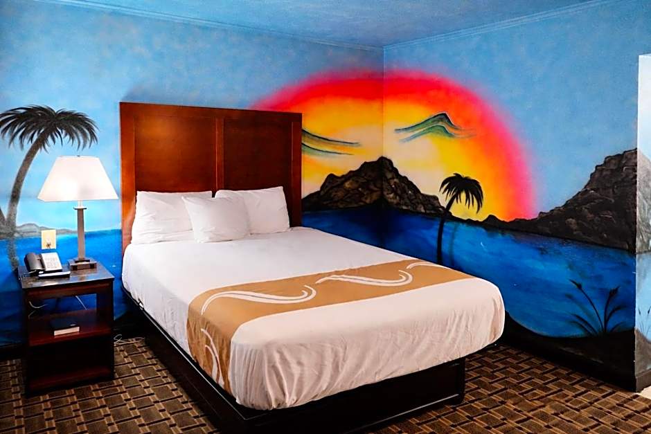 Photo 1 of 5 of Deluxe 1 Queen Bed, Nonsmoking