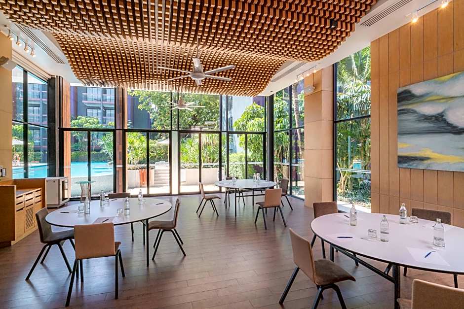 Holiday Inn Express Phuket Patong Beach Central By IHG