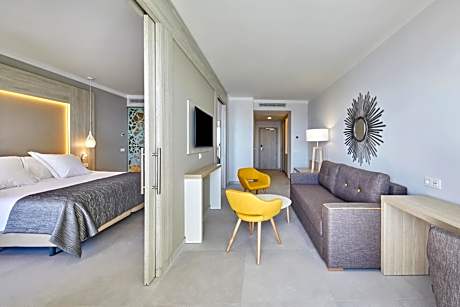 Family Room with Sea View