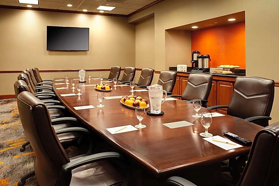 DoubleTree By Hilton Hotel Detroit-Dearborn