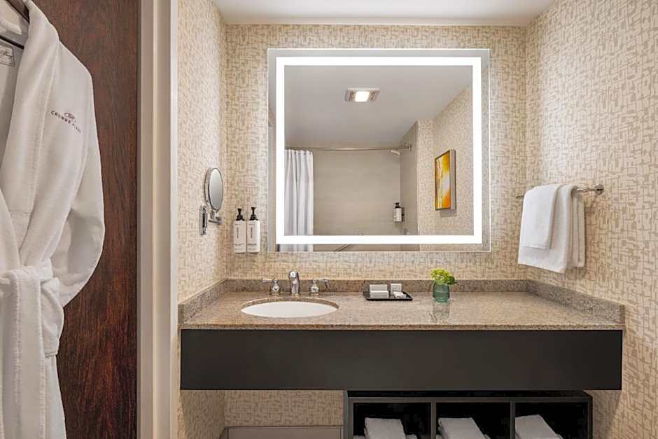 Crowne Plaza Edison By IHG