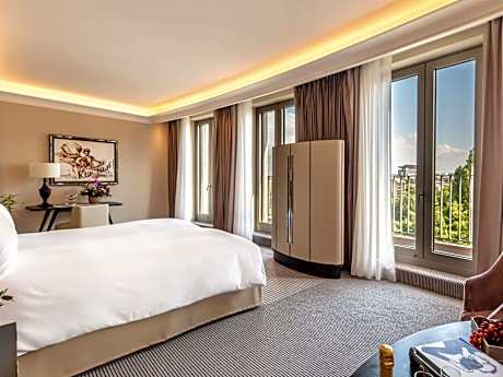 Junior Suite with Two Single Beds