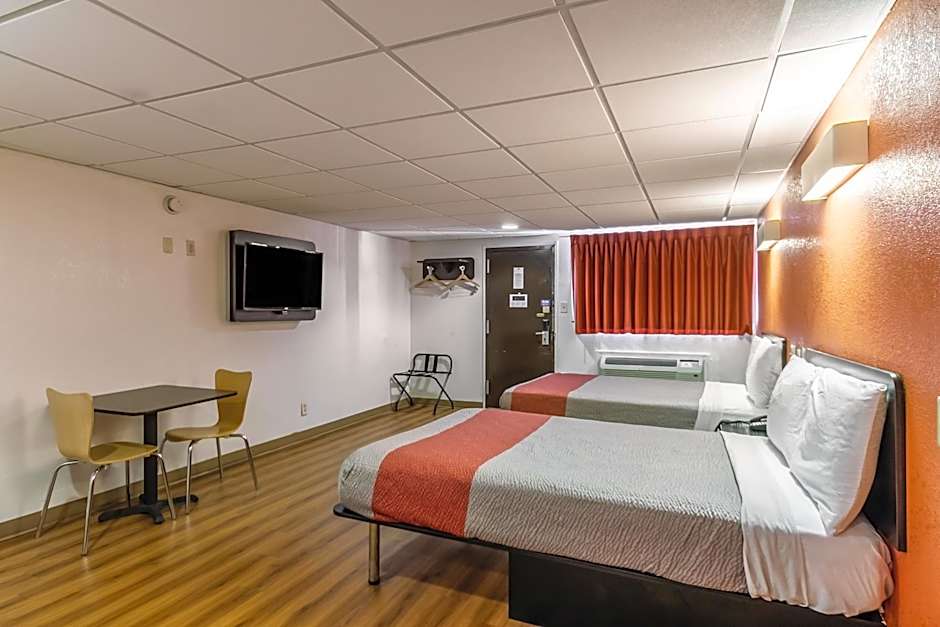 Motel 6 Elizabeth NJ Newark Liberty Intl Airport