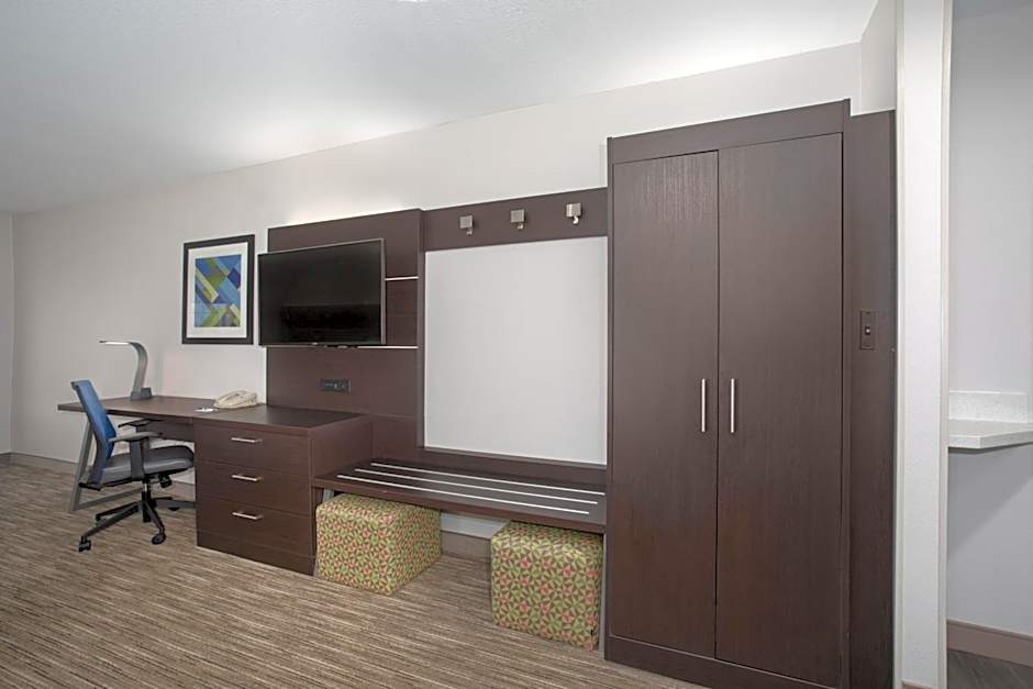 Holiday Inn Express Hotel & Suites Longmont By IHG