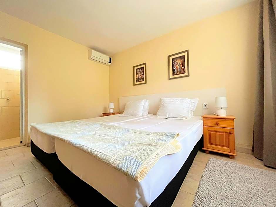 Lotus Family Hotel - Free Parking