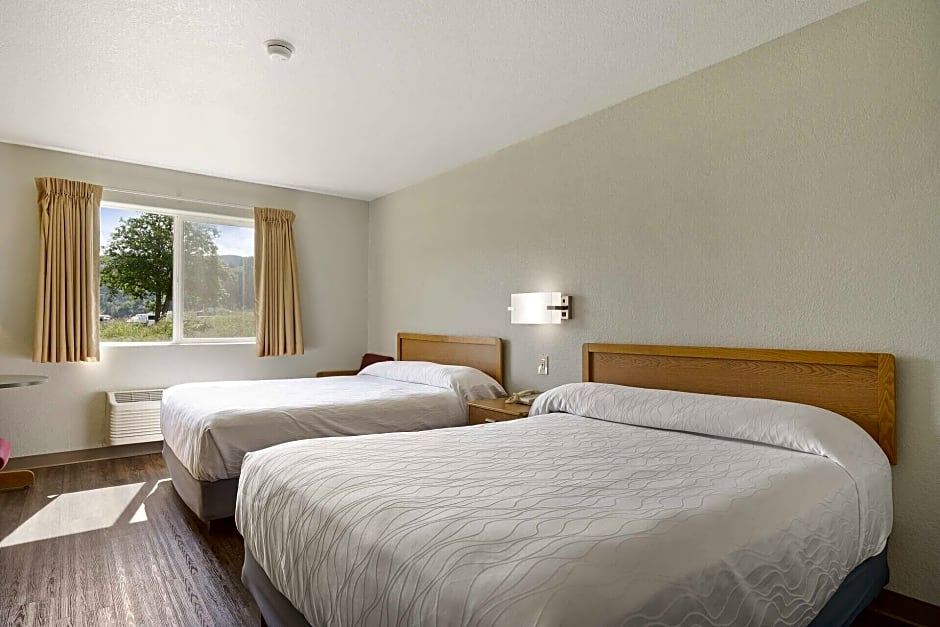 Garibaldi Inn at the Bay