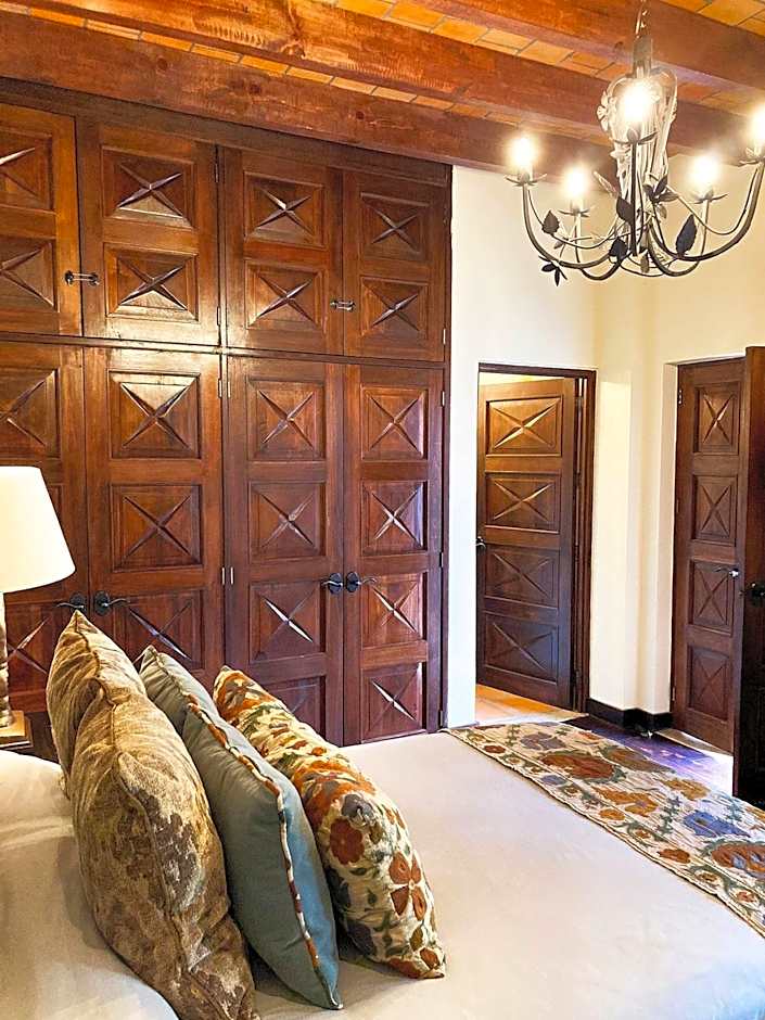 Exclusive Luxury Guest Center House