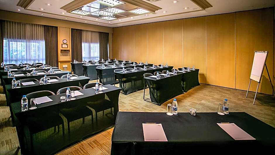 Garden Court Or Tambo International Airport