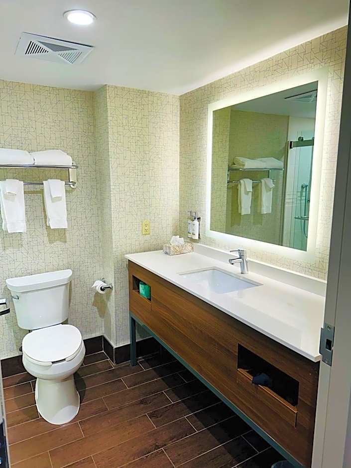 Holiday Inn Express Hotel & Suites Milton By IHG