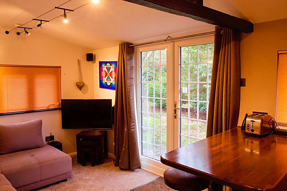 Luxurious Rural Cabin with Hot Tub