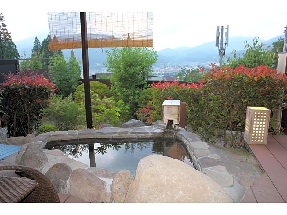 Yufuin Sanso Waremokou Hotel