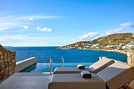Superior sea view suite with private pool