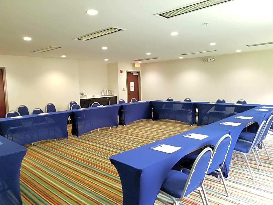 Holiday Inn Express Hotel & Suites Mebane By IHG