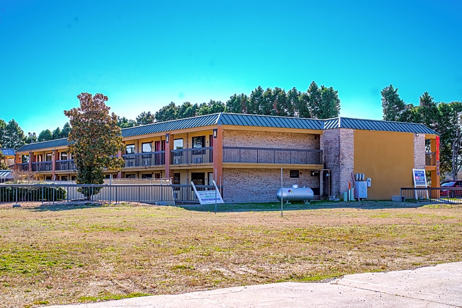 Mayfair Inn by OYO Williamston Hwy 64
