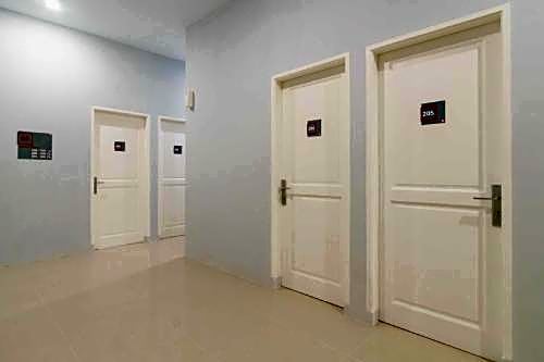 RedDoorz @ Helvetia Medan 2