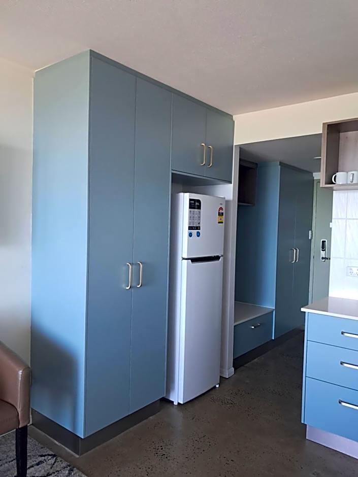 Bayview Tower Motel