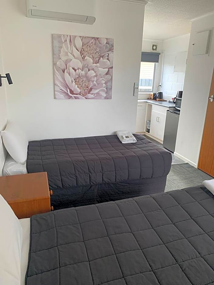 Brooklyne Motel Sanson