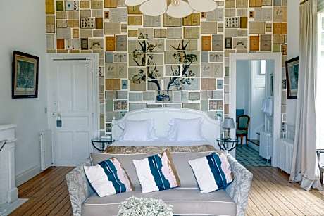 Deluxe Double Castle Room