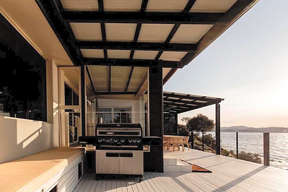 Beachfront Paradise in Opossum Bay