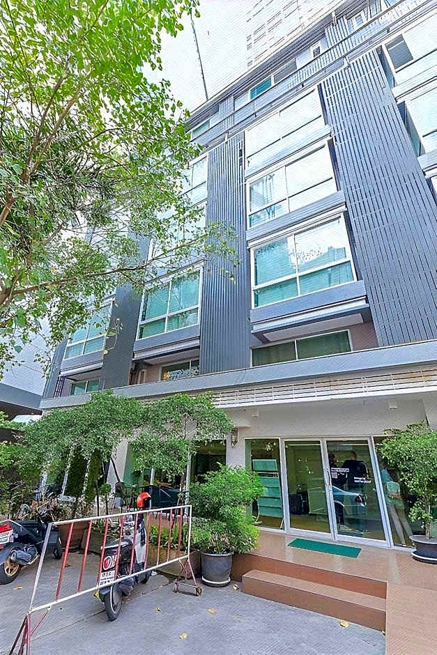 Nantra Sukhumvit 39 Hotel