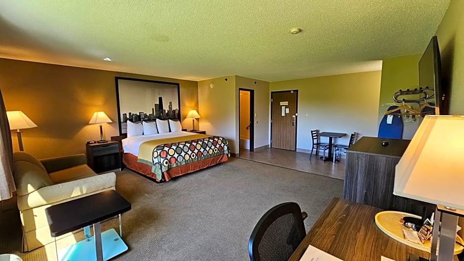 Super 8 by Wyndham Elgin